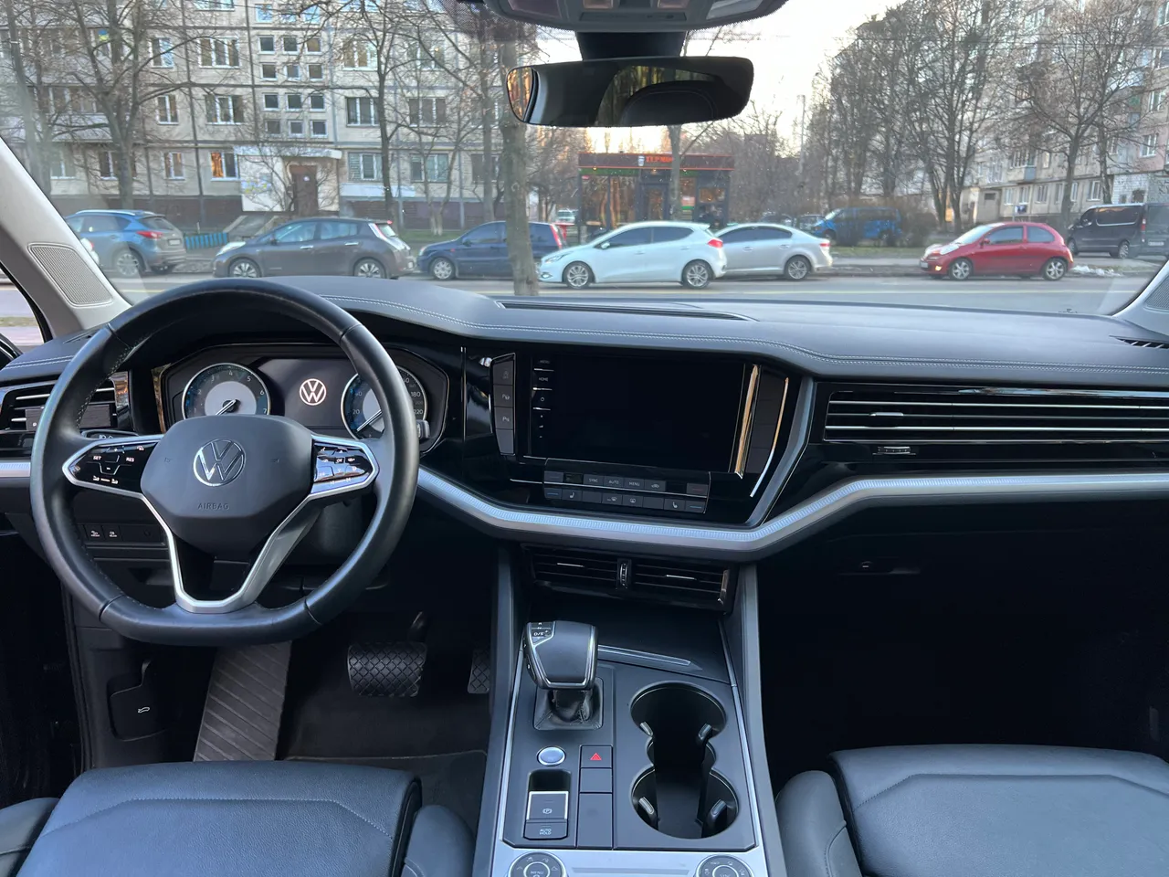 Volkswagen Touareg - фото 7