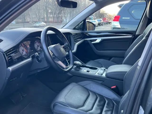 Volkswagen Touareg - фото 3