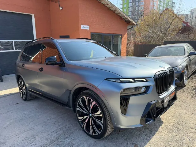 BMW X7 - фото 1