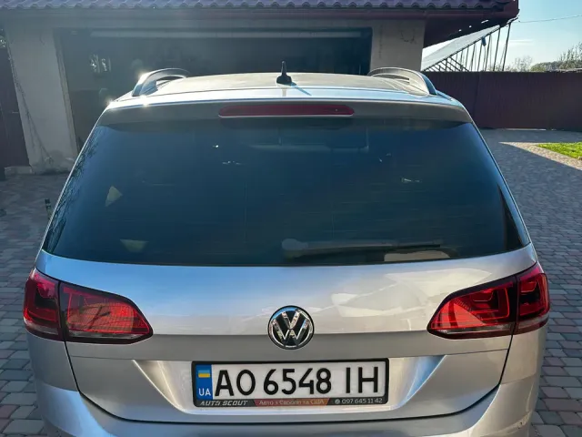 Volkswagen Golf - фото 4
