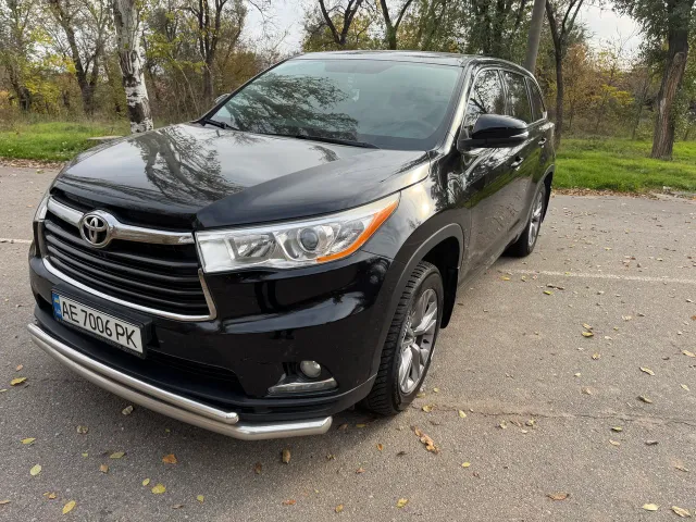 Toyota Highlander - фото 1