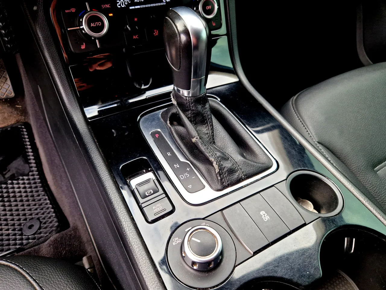 Volkswagen Touareg - фото 18