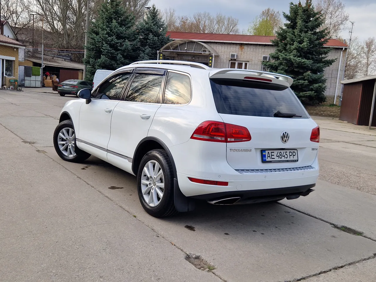 Volkswagen Touareg - фото 6