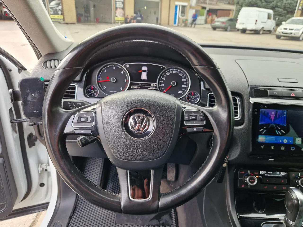 Volkswagen Touareg - фото 15