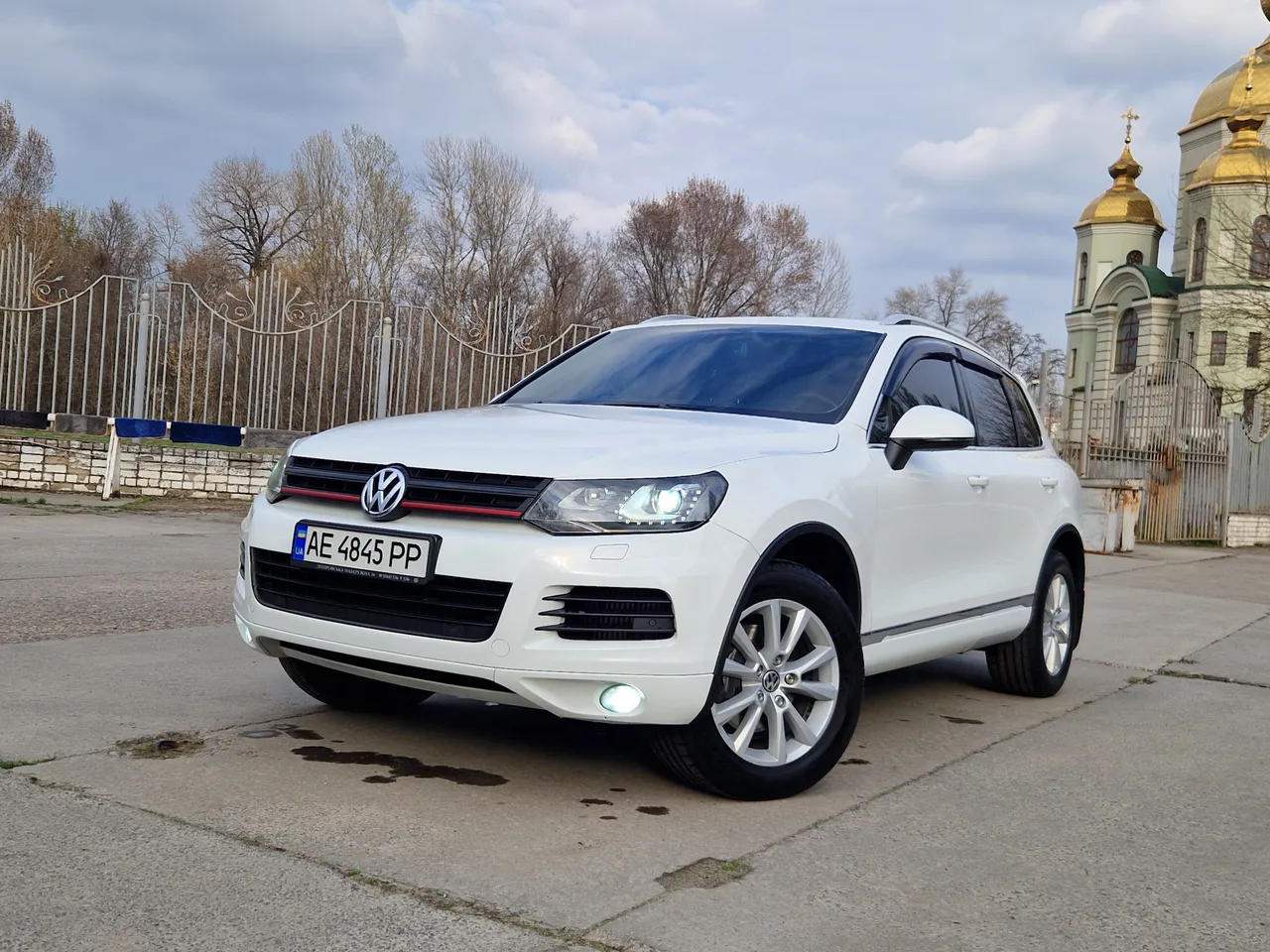 Volkswagen Touareg - фото 1