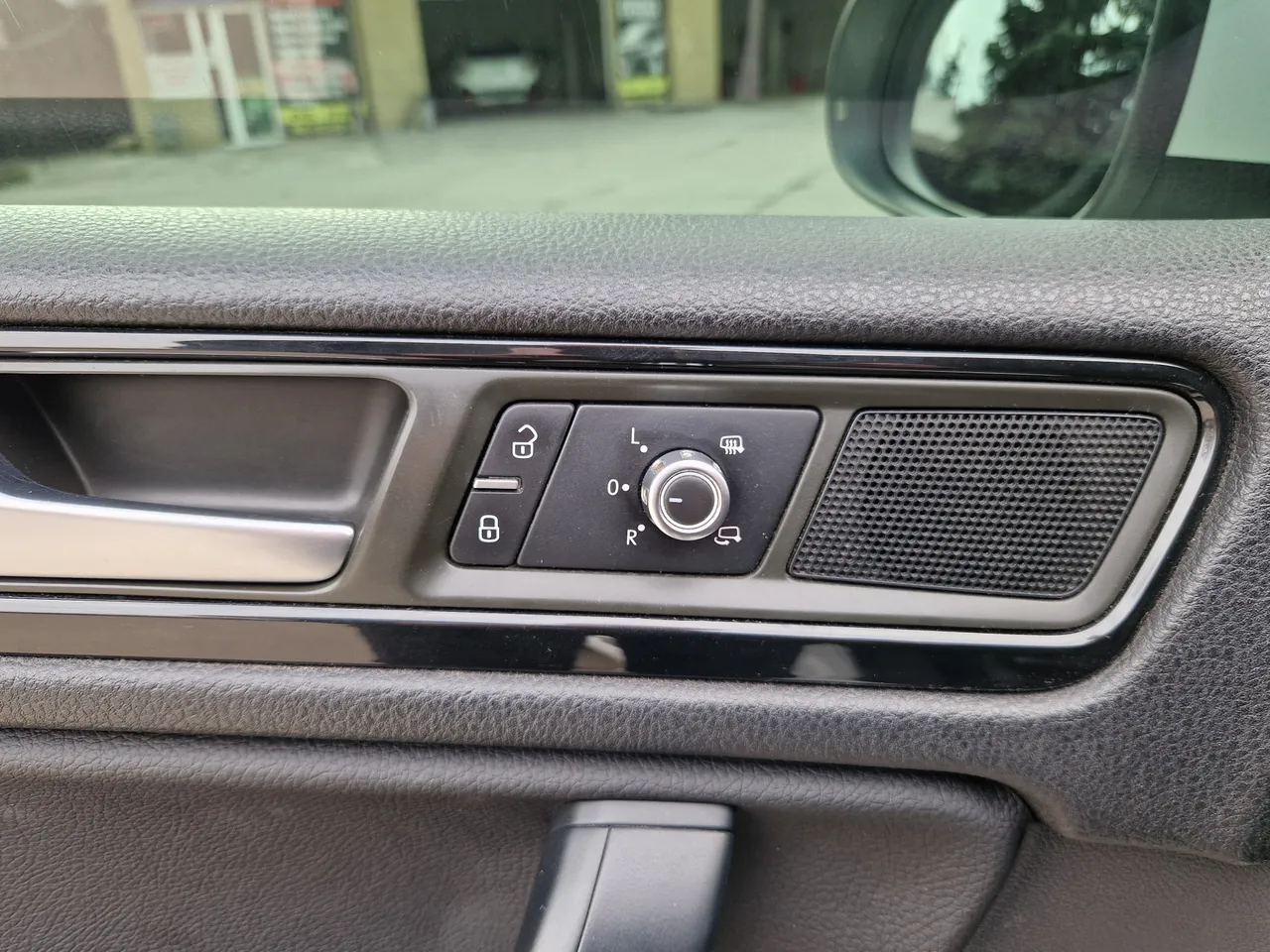 Volkswagen Touareg - фото 14