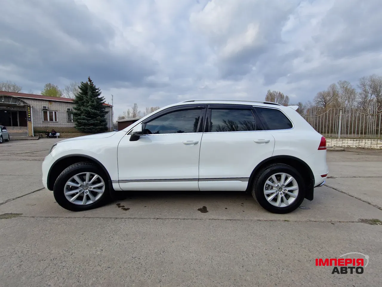 Volkswagen Touareg - фото 7