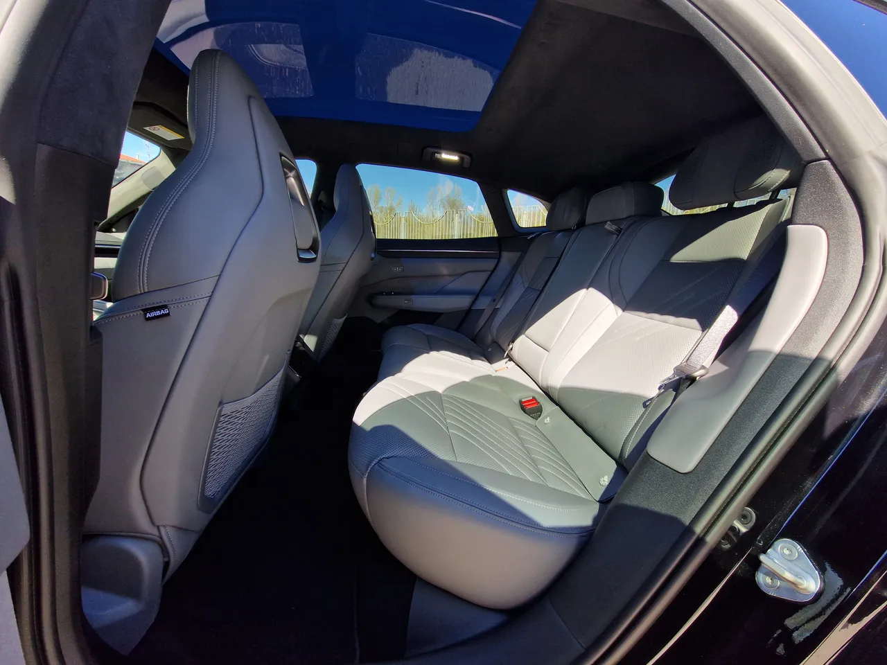 Zeekr 001 - фото 24