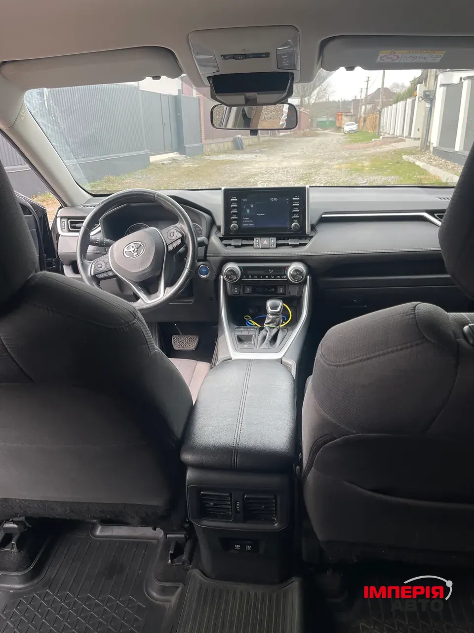 Toyota RAV4 - фото 4