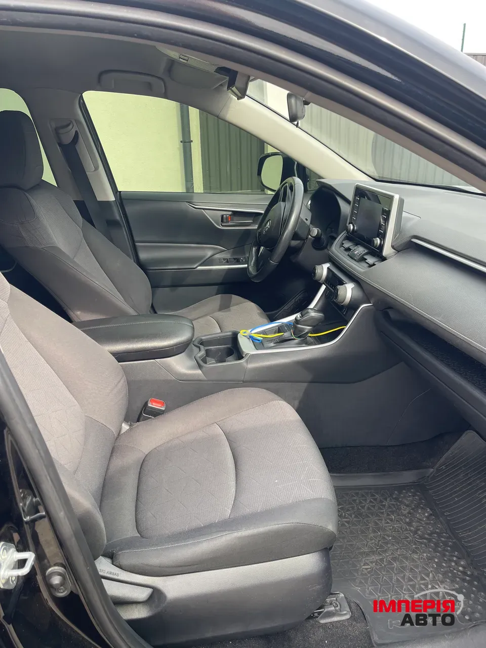 Toyota RAV4 - фото 3