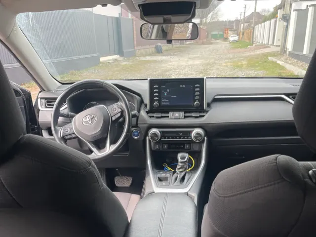 Toyota RAV4 - фото 4