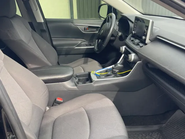 Toyota RAV4 - фото 3