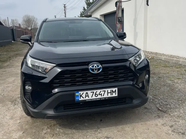 Toyota RAV4 - фото 1