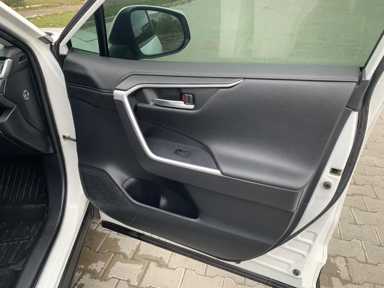 Toyota RAV4 - фото 28