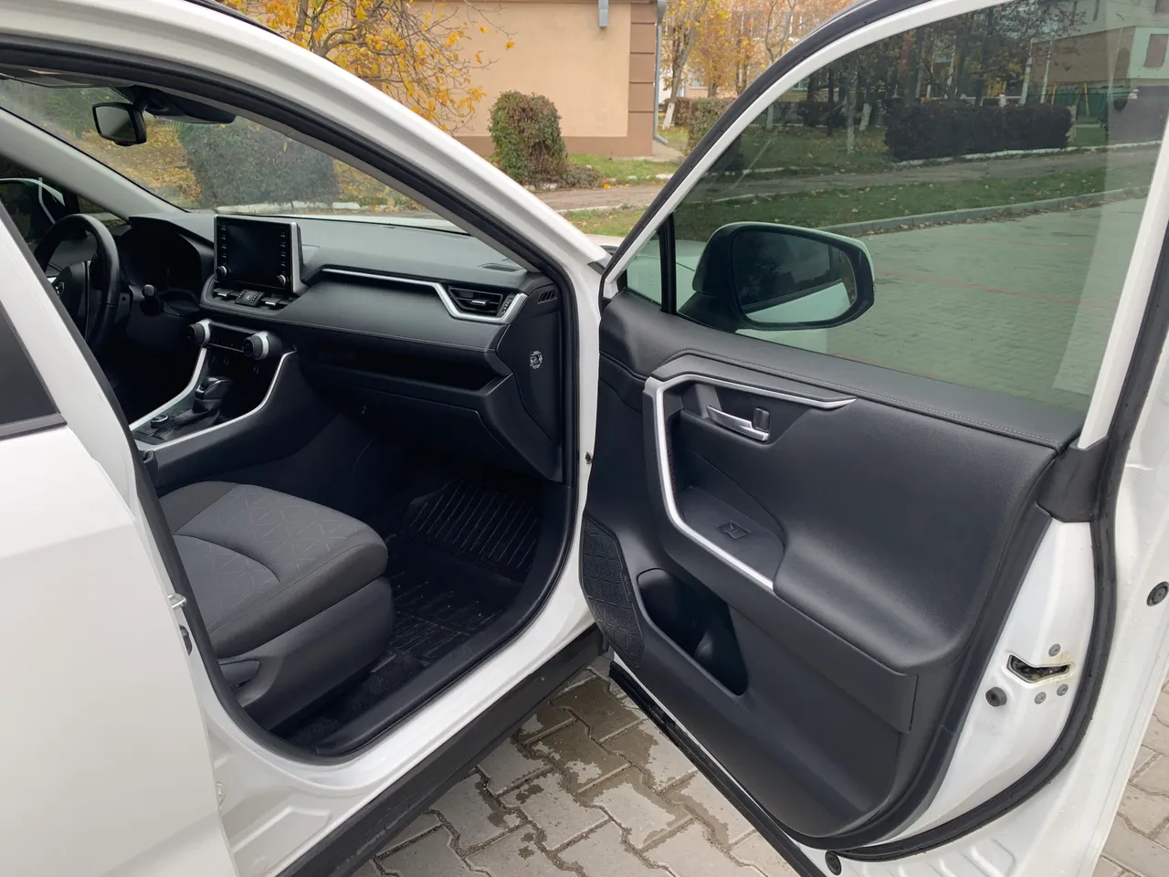 Toyota RAV4 - фото 29