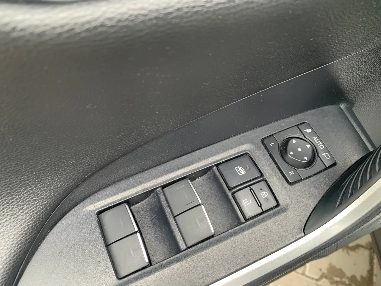 Toyota RAV4 - фото 24