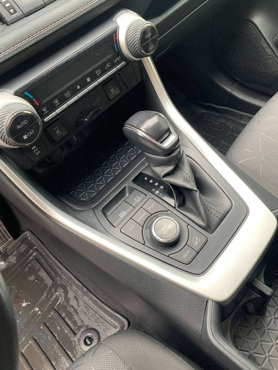 Toyota RAV4 - фото 16