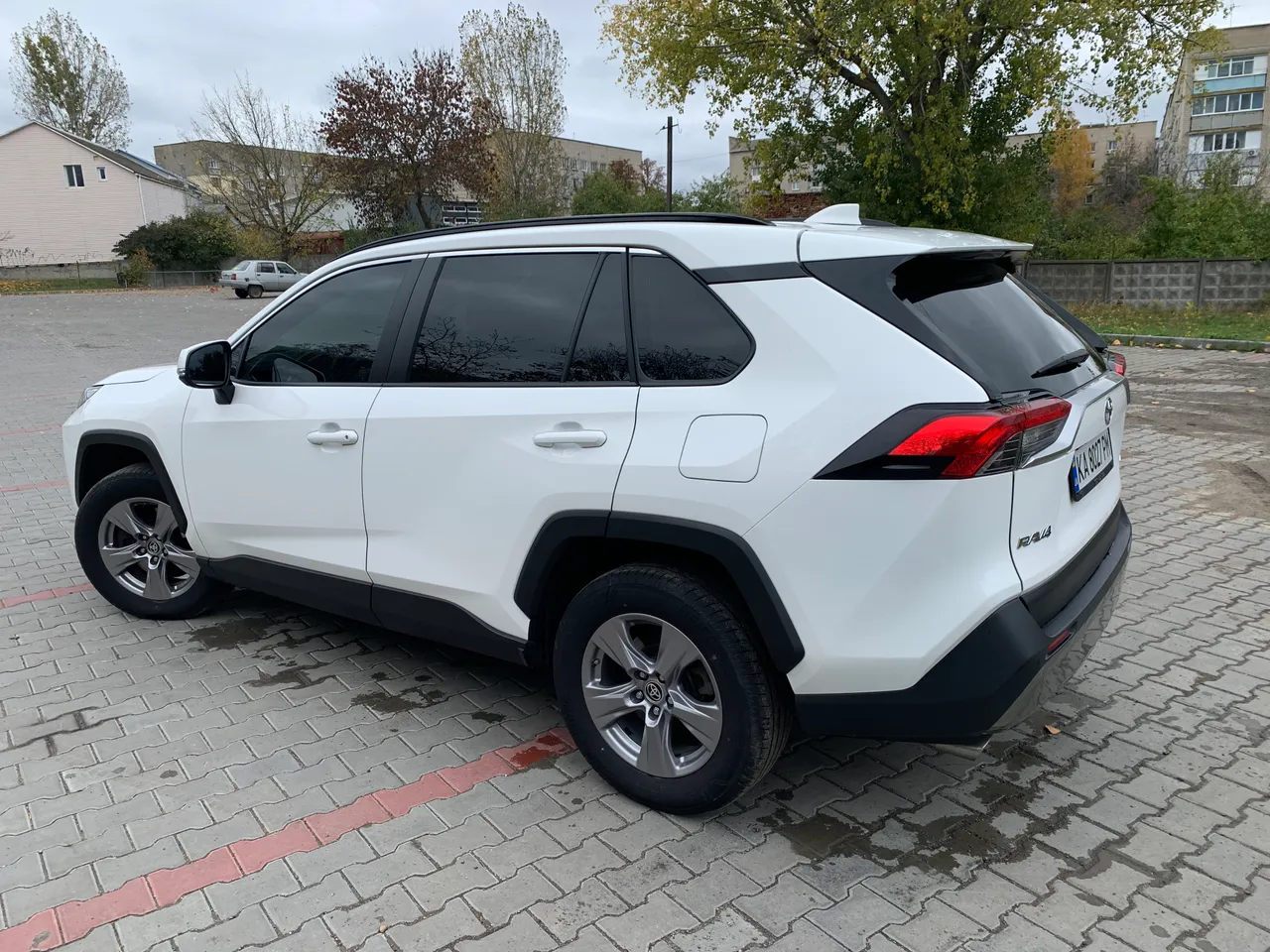 Toyota RAV4 - фото 7