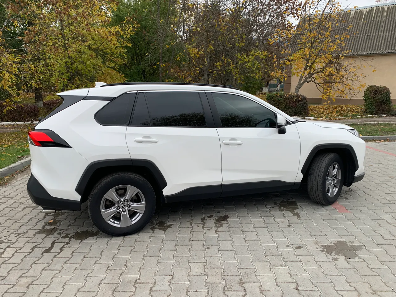 Toyota RAV4 - фото 11