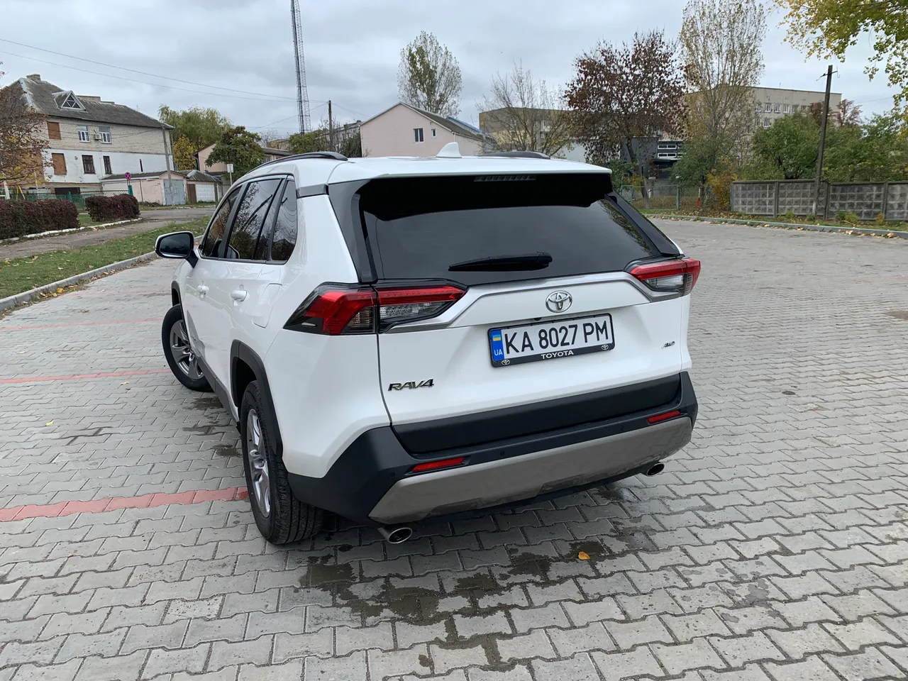 Toyota RAV4 - фото 8