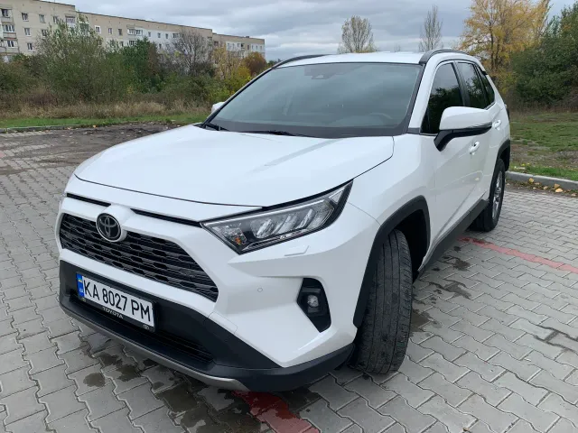Toyota RAV4 - фото 4
