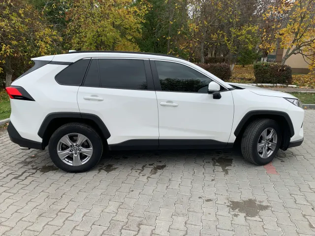 Toyota RAV4 - фото 2