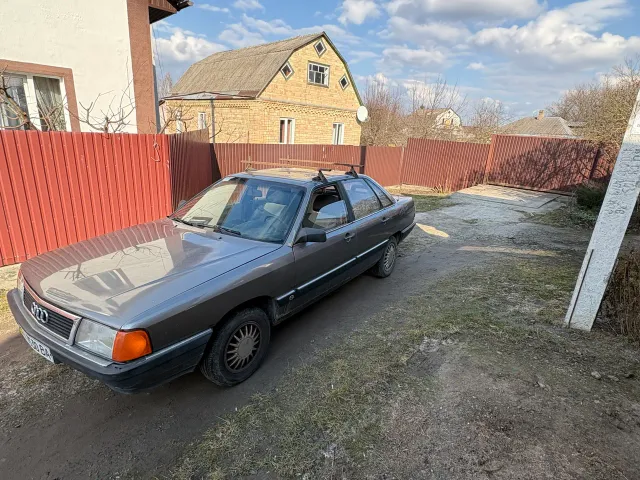 Audi 100 - фото 2