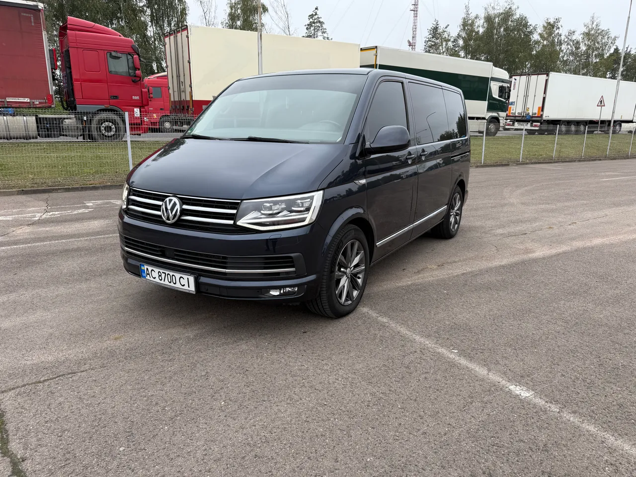 Volkswagen Multivan - фото 44