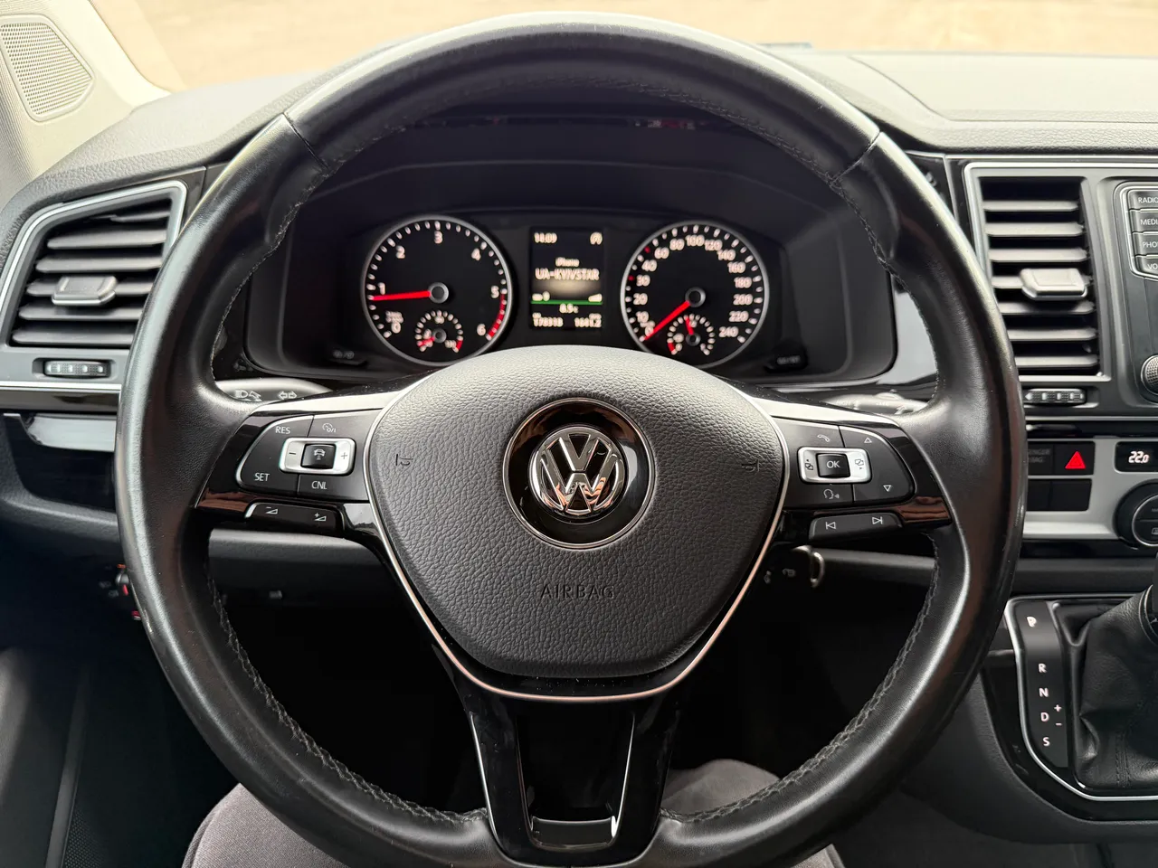 Volkswagen Multivan - фото 4