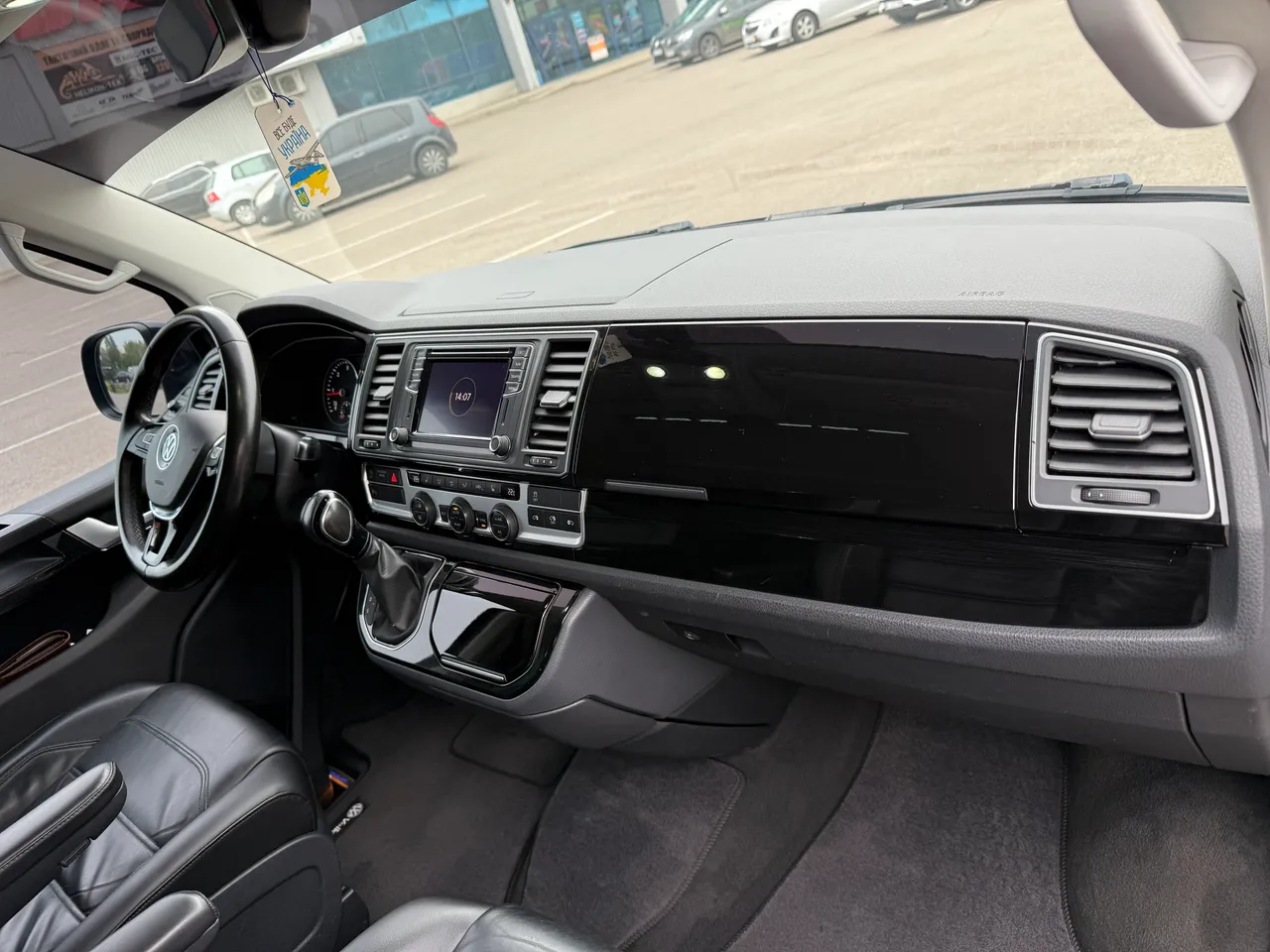 Volkswagen Multivan - фото 19