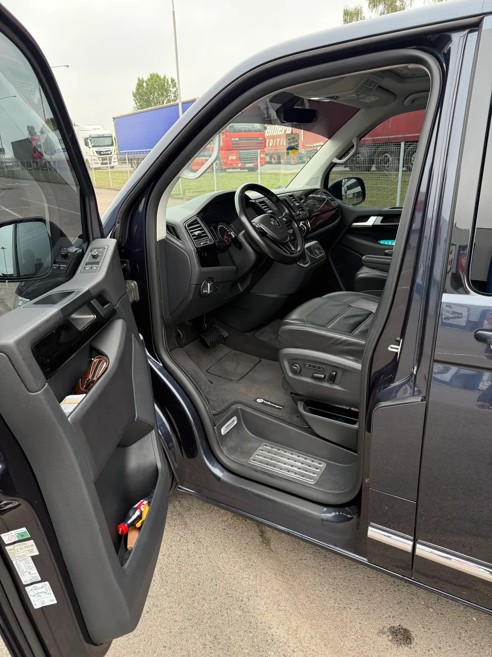 Volkswagen Multivan - фото 10