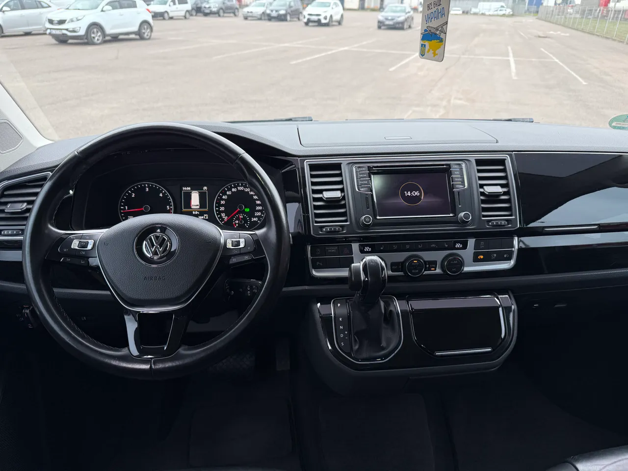 Volkswagen Multivan - фото 27