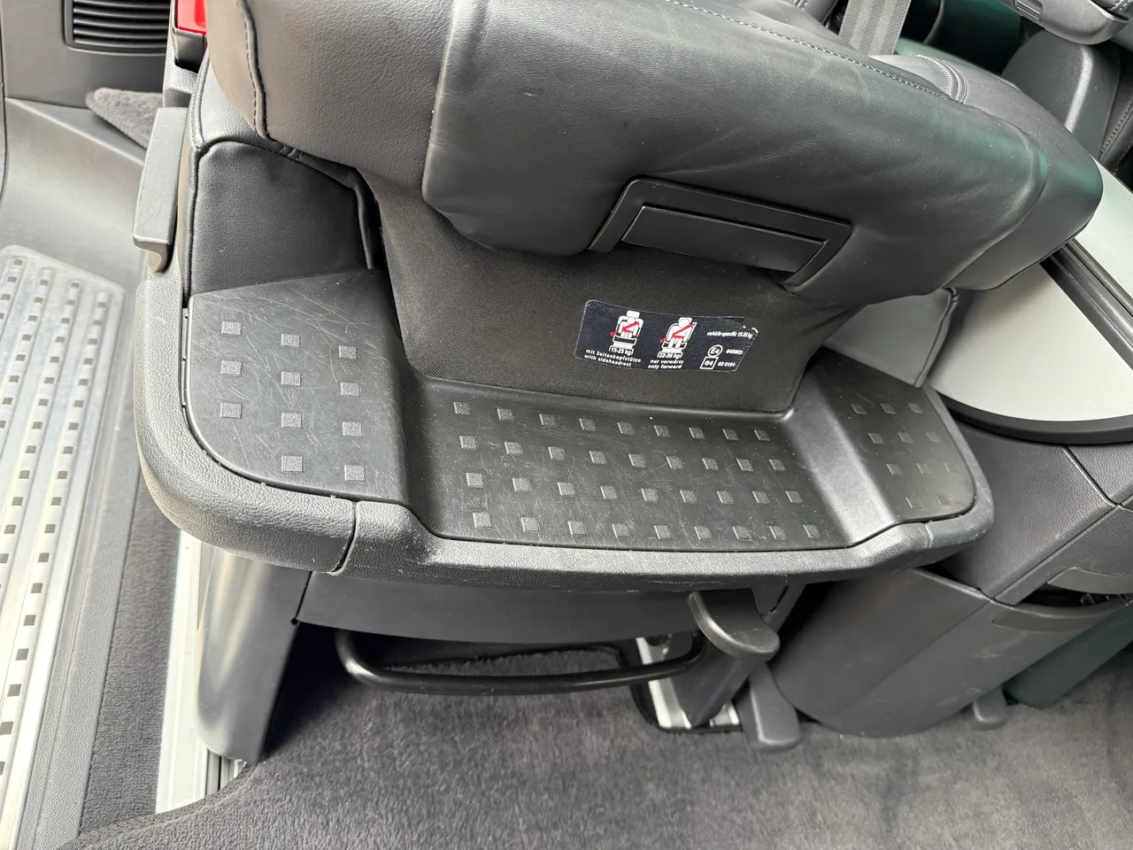 Volkswagen Multivan - фото 22