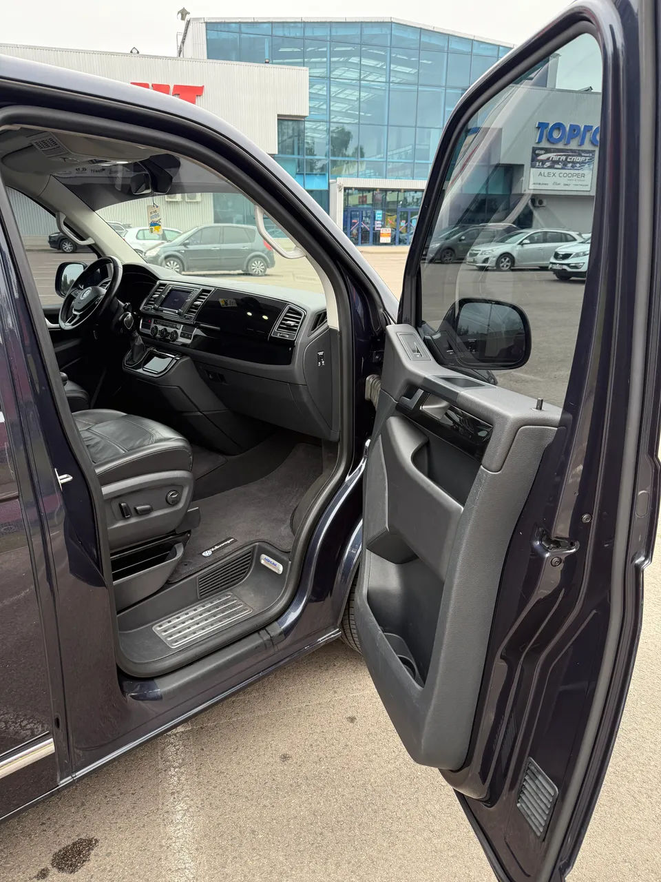 Volkswagen Multivan - фото 21