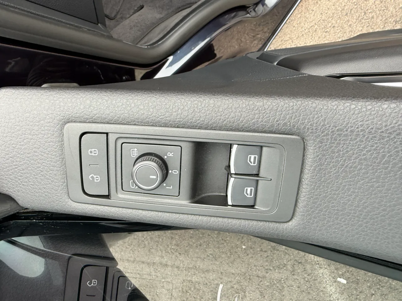 Volkswagen Multivan - фото 11