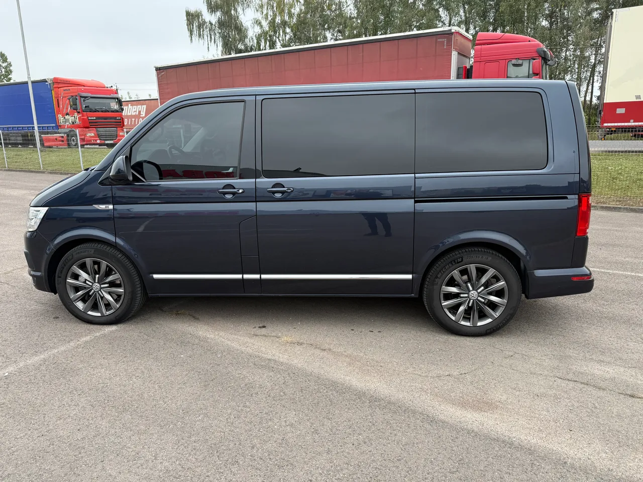 Volkswagen Multivan - фото 35