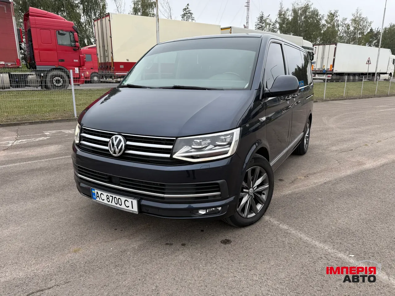 Volkswagen Multivan - фото 1