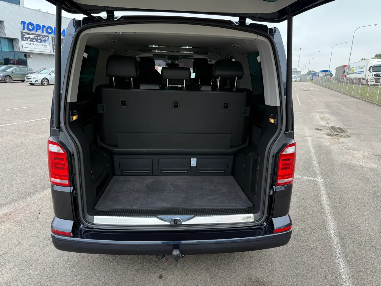 Volkswagen Multivan - фото 25