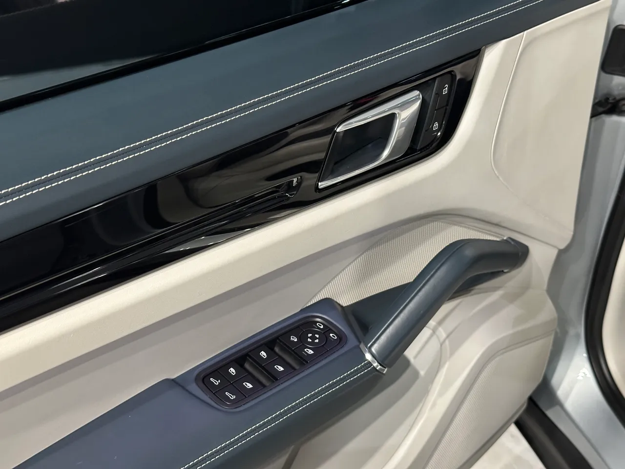 Porsche Cayenne - фото 13