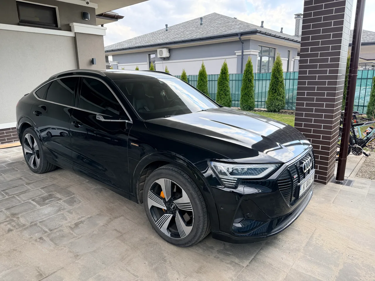 Audi e-tron - фото 2