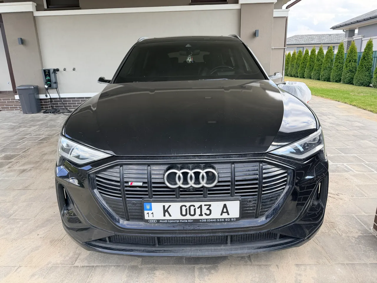 Audi e-tron - фото 7