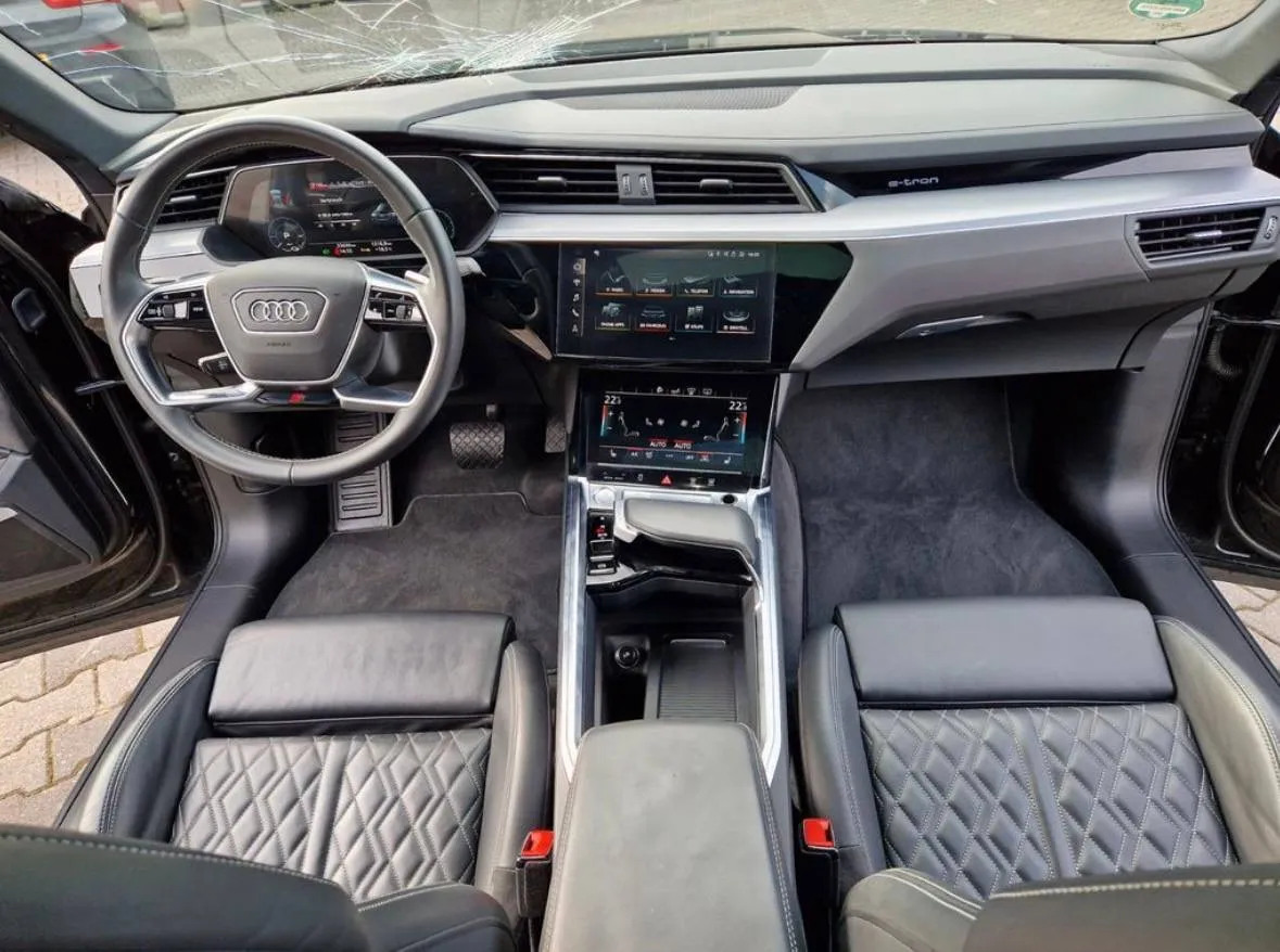 Audi e-tron - фото 8