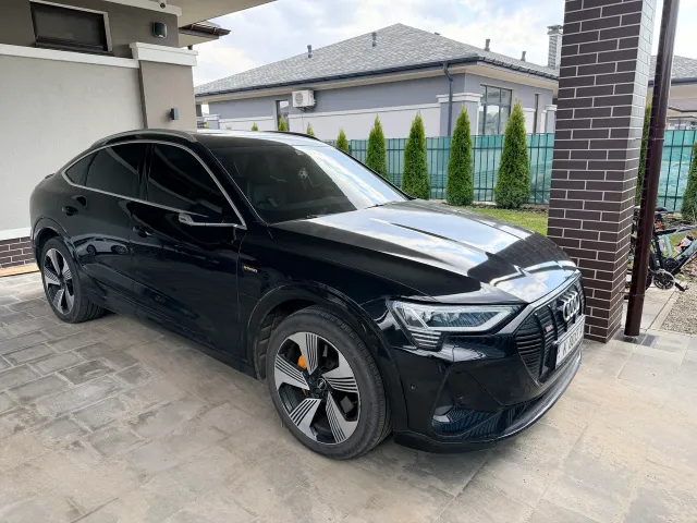 Audi e-tron - фото 2