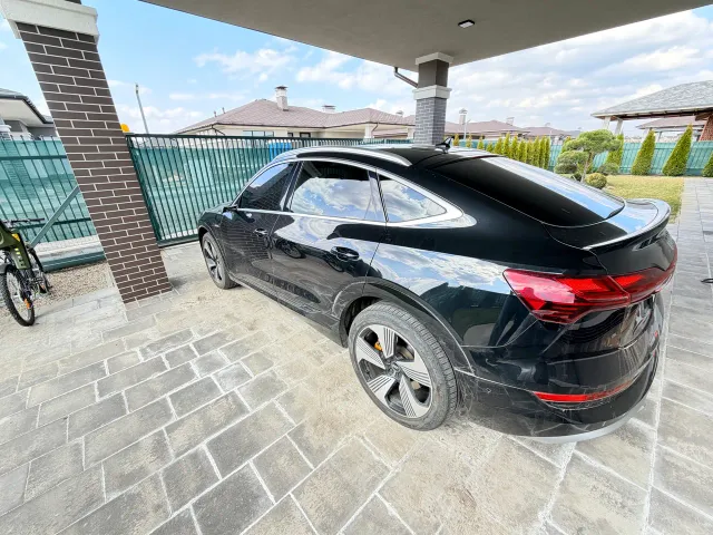 Audi e-tron - фото 5