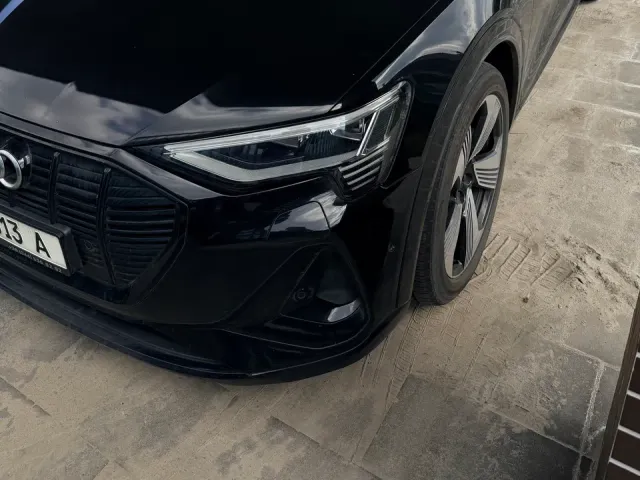 Audi e-tron - фото 1