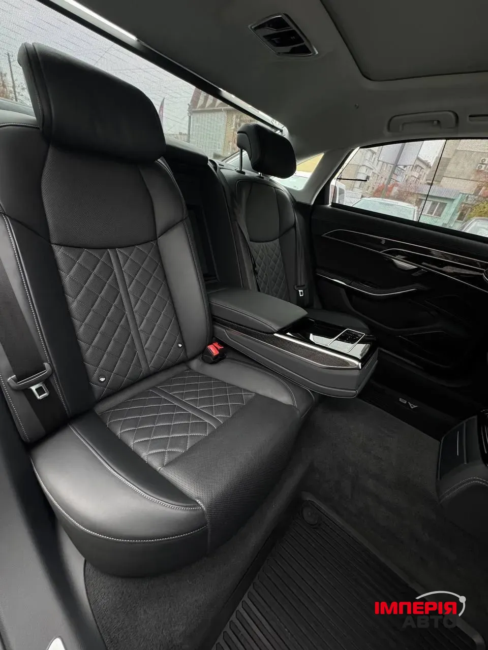 Audi S8 - фото 12