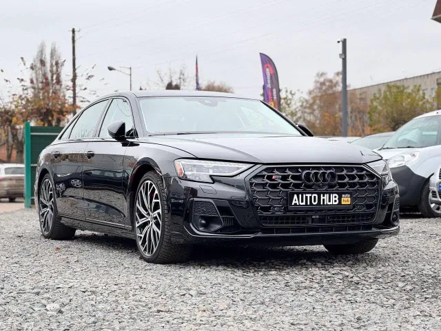 Audi S8 - фото 1