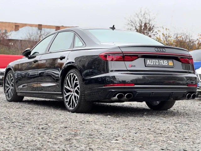 Audi S8 - фото 5