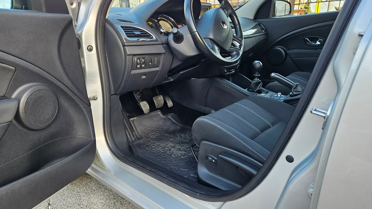 Renault Megane - фото 29