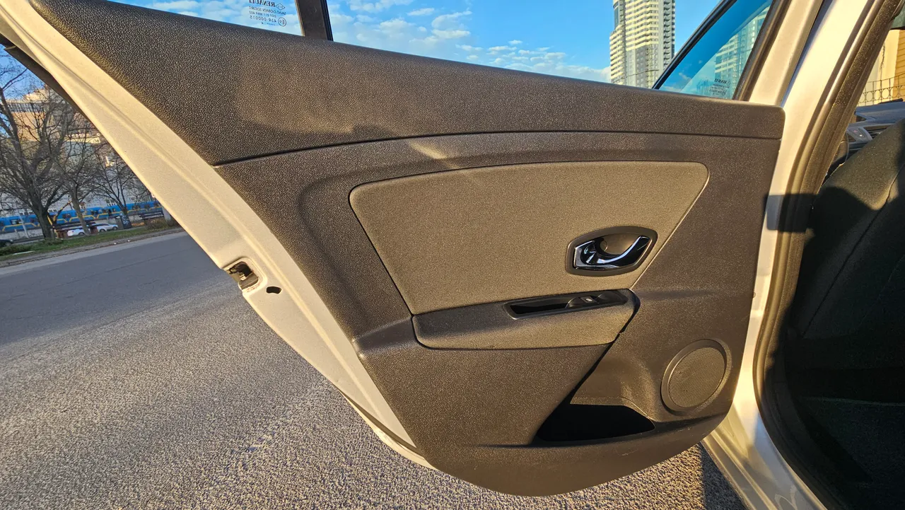 Renault Megane - фото 16